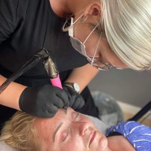 Permanent makeup bryn i skønhedssalon i Gudbjerg