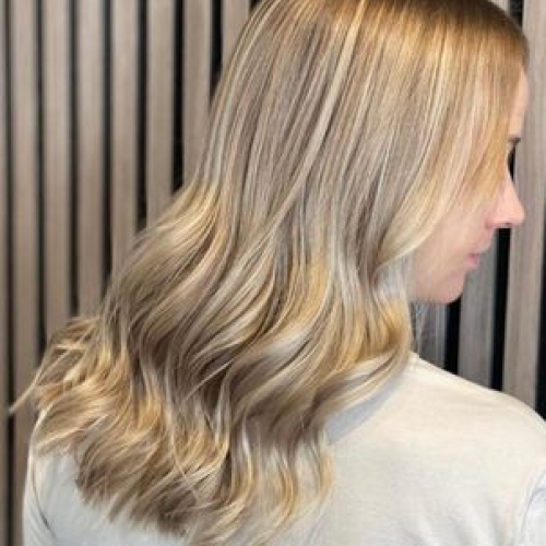 Blond balayage hos frisør nær Ringe og Svendborg